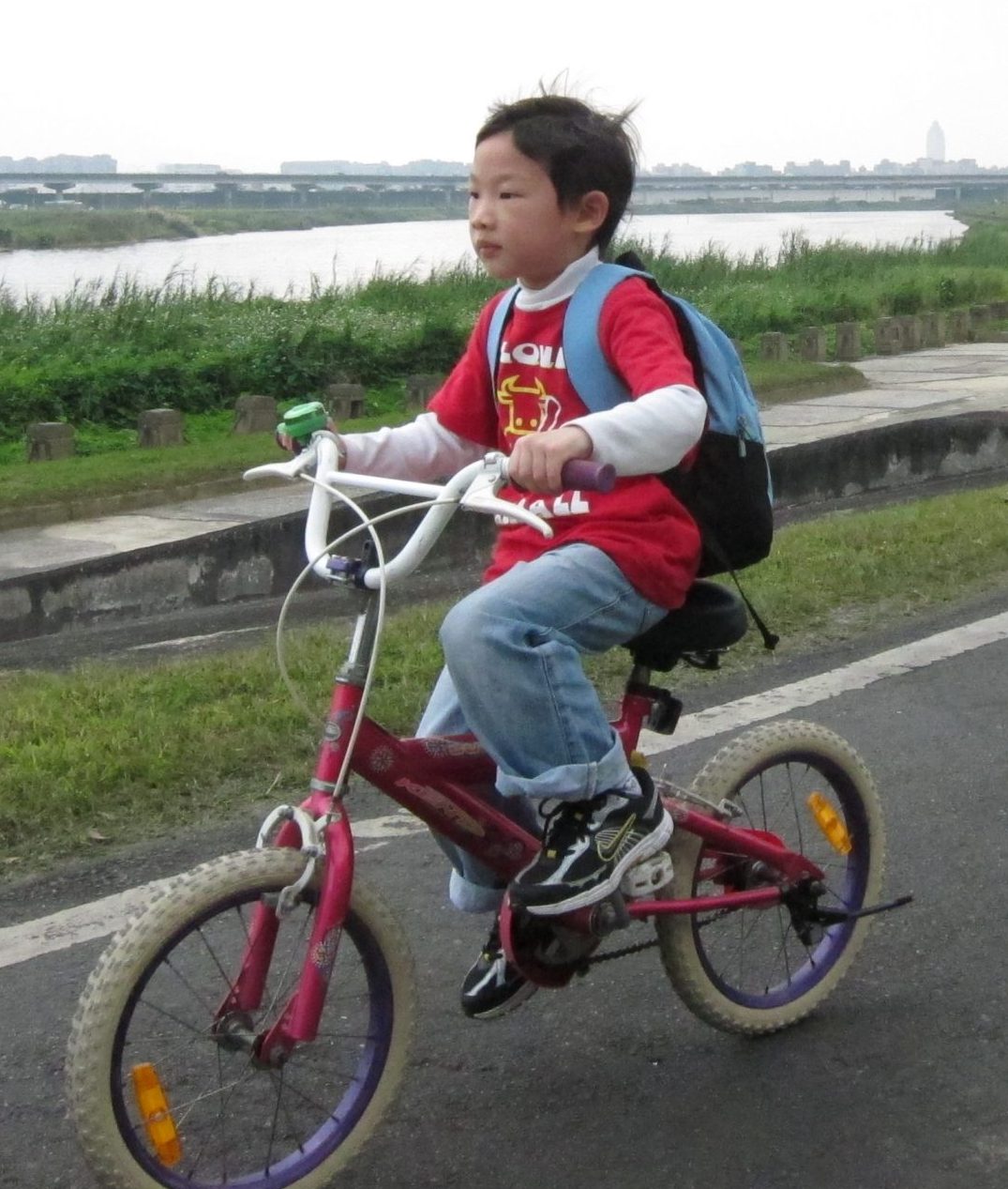 【小寶】會騎單車了